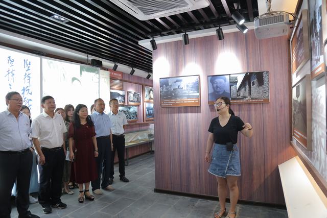 参观柳林革命纪念馆.jpg crown sport官方网站